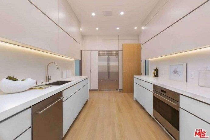 Eva Longoria y su mansión de más de 1.000 metros cuadrados - Fotocasa Life - Casas de famosos, famosos - Curiosidades - Eva Longoria acaba de comprar una nueva mansión de lujo. Tiene más de 1.000 metros cuadrados de superficie y cuesta 13,5 millones de dólares.