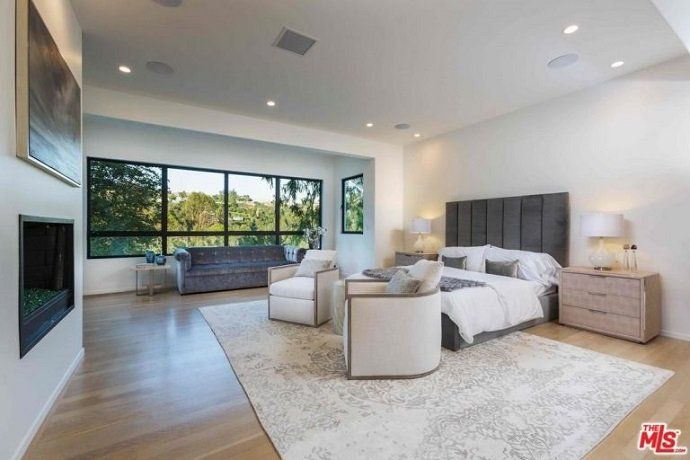 Eva Longoria y su mansión de más de 1.000 metros cuadrados - Fotocasa Life - Casas de famosos, famosos - Curiosidades - Eva Longoria acaba de comprar una nueva mansión de lujo. Tiene más de 1.000 metros cuadrados de superficie y cuesta 13,5 millones de dólares.