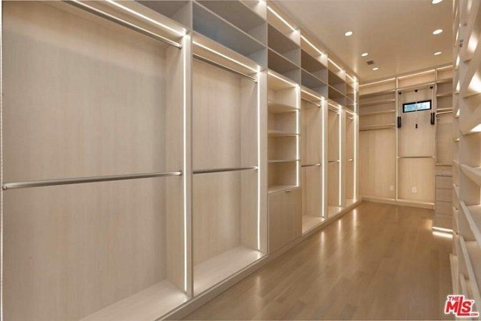 Eva Longoria y su mansión de más de 1.000 metros cuadrados - Fotocasa Life - Casas de famosos, famosos - Curiosidades - Eva Longoria acaba de comprar una nueva mansión de lujo. Tiene más de 1.000 metros cuadrados de superficie y cuesta 13,5 millones de dólares.