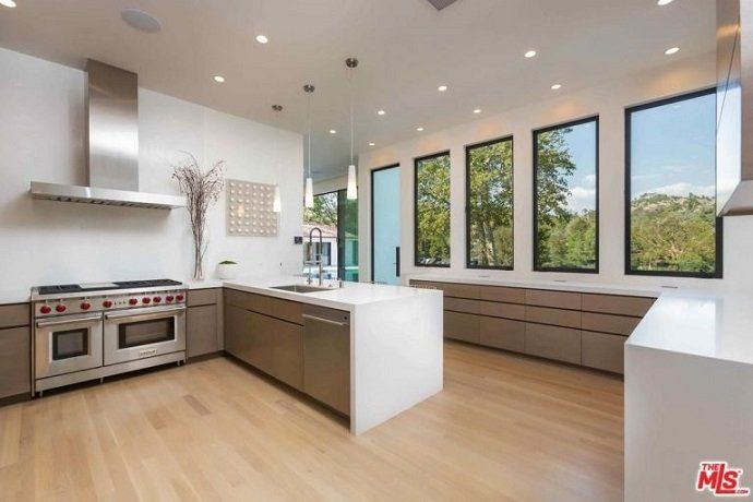 Eva Longoria y su mansión de más de 1.000 metros cuadrados - Fotocasa Life - Casas de famosos, famosos - Curiosidades - Eva Longoria acaba de comprar una nueva mansión de lujo. Tiene más de 1.000 metros cuadrados de superficie y cuesta 13,5 millones de dólares.