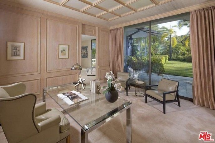 Adam Levine, el cantante de Maroon 5, vende su mansión por 16 millones de euros - Fotocasa Life - Casas de famosos, famosos - Curiosidades - Adam Levine acaba de poner a la venta su mansión en Los Ángeles por la friolera de 16 millones de euros. ¿Quieres ver cómo es por dentro?