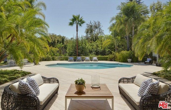 Adam Levine, el cantante de Maroon 5, vende su mansión por 16 millones de euros - Fotocasa Life - Casas de famosos, famosos - Curiosidades - Adam Levine acaba de poner a la venta su mansión en Los Ángeles por la friolera de 16 millones de euros. ¿Quieres ver cómo es por dentro?