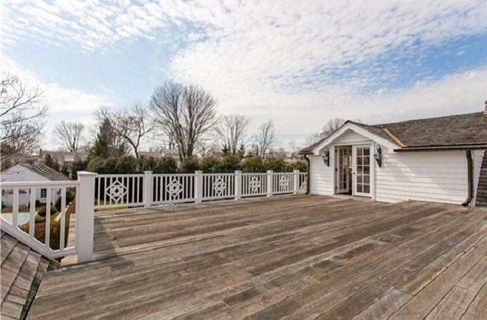 Anne Hathaway compra esta mansión en Connecticut por 2,3 millones de euros - Fotocasa Life - Casas de famosos, famosos - Curiosidades - Anne Hathaway se acaba de comprar una nueva mansión en Connecticut. Le ha costado 2,3 millones de euros, pero lo cierto es que lo vale. Así es por dentro.