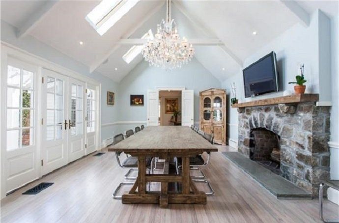 Anne Hathaway compra esta mansión en Connecticut por 2,3 millones de euros - Fotocasa Life - Casas de famosos, famosos - Curiosidades - Anne Hathaway se acaba de comprar una nueva mansión en Connecticut. Le ha costado 2,3 millones de euros, pero lo cierto es que lo vale. Así es por dentro.