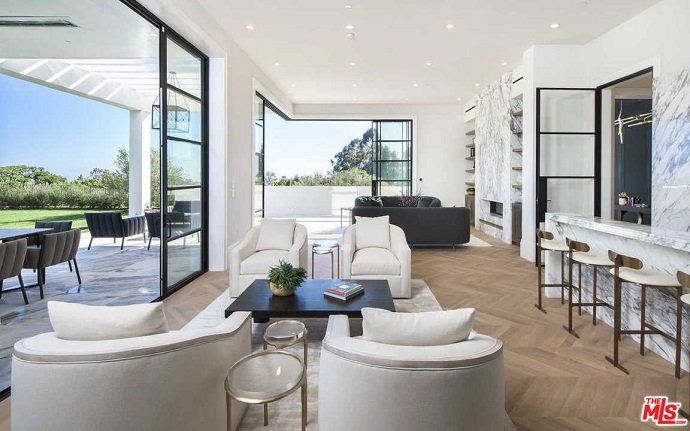 Descubre la casa de LeBron James, la estrella del baloncesto - Fotocasa Life - Casas de famosos, famosos - Curiosidades - Esta es la casa de Lebron James. La estrella del baloncesto acaba de adquirir una nueva mansión que le ha costado 20 millones de euros.