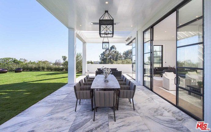 Descubre la casa de LeBron James, la estrella del baloncesto - Fotocasa Life - Casas de famosos, famosos - Curiosidades - Esta es la casa de Lebron James. La estrella del baloncesto acaba de adquirir una nueva mansión que le ha costado 20 millones de euros.