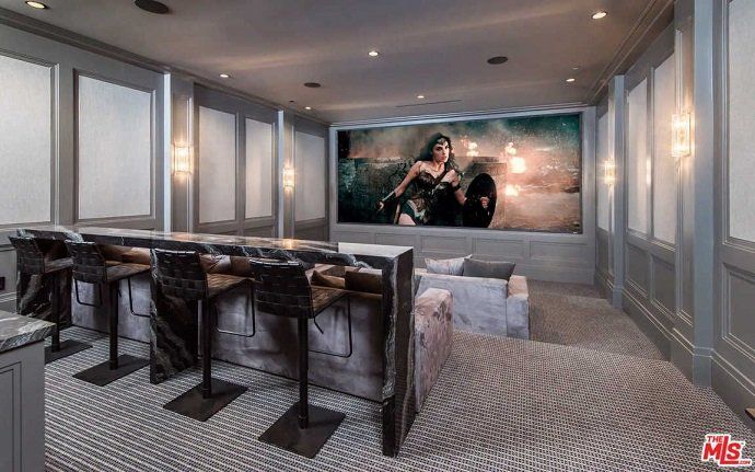 Descubre la casa de LeBron James, la estrella del baloncesto - Fotocasa Life - Casas de famosos, famosos - Curiosidades - Esta es la casa de Lebron James. La estrella del baloncesto acaba de adquirir una nueva mansión que le ha costado 20 millones de euros.