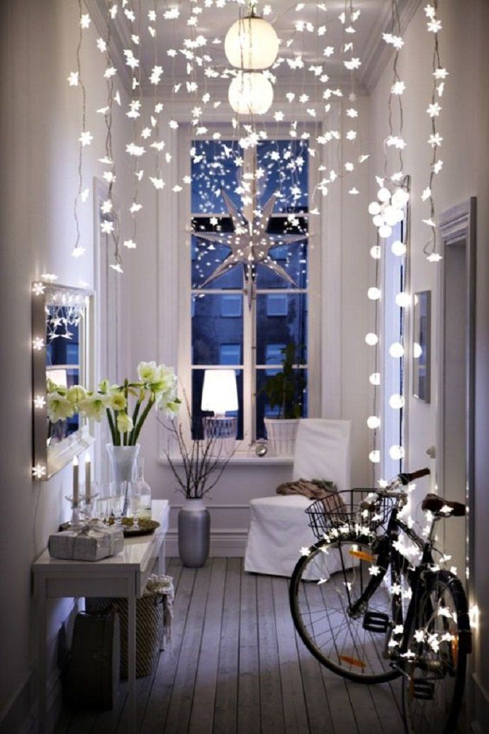 Cómo iluminar tu casa en Navidad sin parecer hortera - Fotocasa Life - Árbol de navidad, Decoración de navidad, Mesas de navidad, Navidad - Decoración - Iluminar tu casa en Navidad no es tarea fácil. Con estos consejos serás capaz de iluminar tu hogar sin ser hortera. En absoluto.