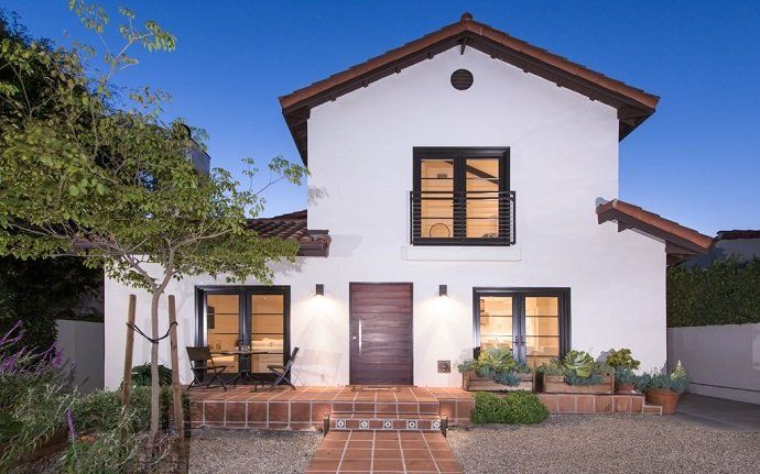 Rihanna pone a la venta su casa de West Hollywood - Fotocasa Life - - Curiosidades - La cantante Rihanna ha puesto a la venta su casa de West Hollywood. La compró en agosto y en octubre ya quiso deshacerse de ella. Así es por dentro.