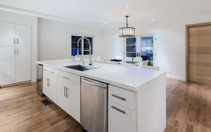 Rihanna pone a la venta su casa de West Hollywood - Fotocasa Life - - Curiosidades - La cantante Rihanna ha puesto a la venta su casa de West Hollywood. La compró en agosto y en octubre ya quiso deshacerse de ella. Así es por dentro.