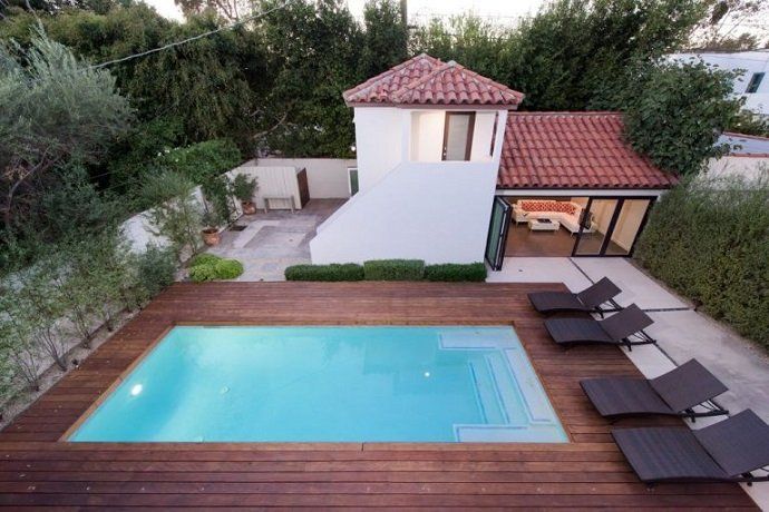 Rihanna pone a la venta su casa de West Hollywood - Fotocasa Life - - Curiosidades - La cantante Rihanna ha puesto a la venta su casa de West Hollywood. La compró en agosto y en octubre ya quiso deshacerse de ella. Así es por dentro.