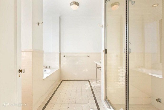 Bruce Willis pone a la venta su casa en Manhattan - Fotocasa Life - Casas de famosos, famosos - Curiosidades - Bruce Willis también ha querido poner a la venta su casa en Manhattan por más de 14 millones de euros. ¿Quieres verla por dentro? Aquí la tienes en fotos.