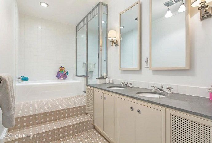Bruce Willis pone a la venta su casa en Manhattan - Fotocasa Life - Casas de famosos, famosos - Curiosidades - Bruce Willis también ha querido poner a la venta su casa en Manhattan por más de 14 millones de euros. ¿Quieres verla por dentro? Aquí la tienes en fotos.