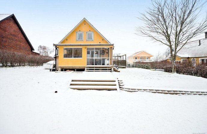 Una casa nórdica preciosa y tranquila para amantes de la nieve - Fotocasa Life - Casas bonitas, Casas curiosas - Curiosidades - Si quieres perderte lejos, muy lejos de aquí, hemos encontrado una casa nórdica que te encantará. Está en Suecia y tiene mucho encanto.
