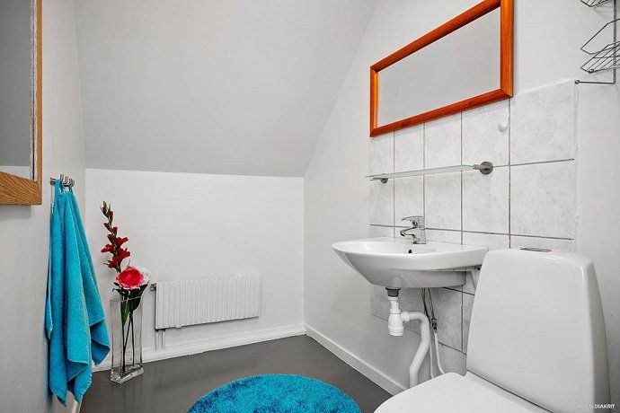 Una casa nórdica preciosa y tranquila para amantes de la nieve - Fotocasa Life - Casas bonitas, Casas curiosas - Curiosidades - Si quieres perderte lejos, muy lejos de aquí, hemos encontrado una casa nórdica que te encantará. Está en Suecia y tiene mucho encanto.