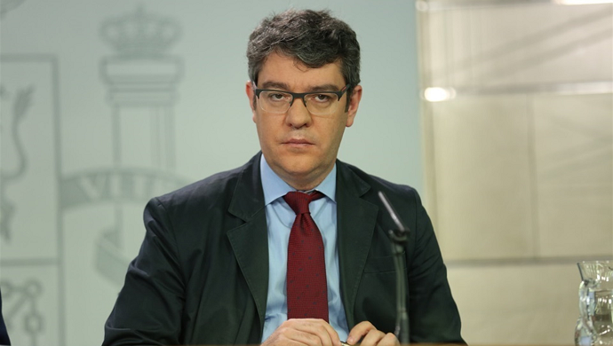 El Gobierno prevé que la factura de la luz baje este año por la estabilidad meteorológica y del crudo