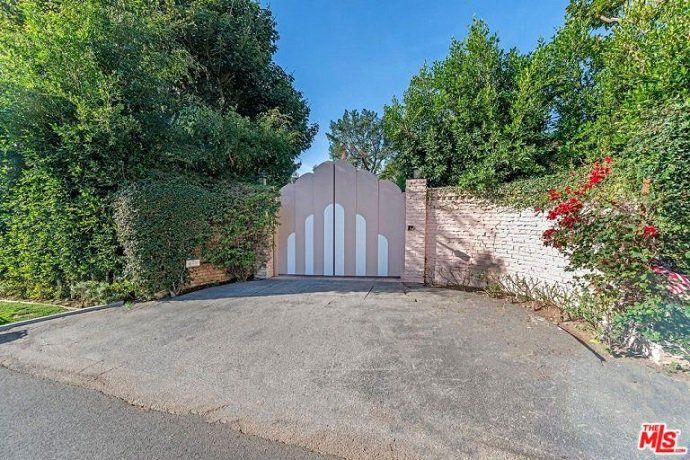 Whoopi Goldberg vende su casa en Los Ángeles por más de 7 millones de euros - Fotocasa Life - Casas de famosos, famosos - Curiosidades - Whoopi Goldberg vende su casa de lujo en Los Ángeles. Cuesta 7 millones de euros y fue construida en 1933, con detalles Art Deco.