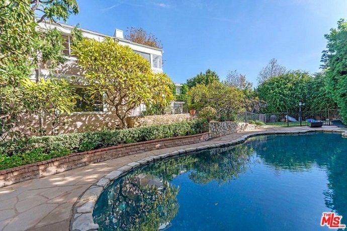 Whoopi Goldberg vende su casa en Los Ángeles por más de 7 millones de euros - Fotocasa Life - Casas de famosos, famosos - Curiosidades - Whoopi Goldberg vende su casa de lujo en Los Ángeles. Cuesta 7 millones de euros y fue construida en 1933, con detalles Art Deco.