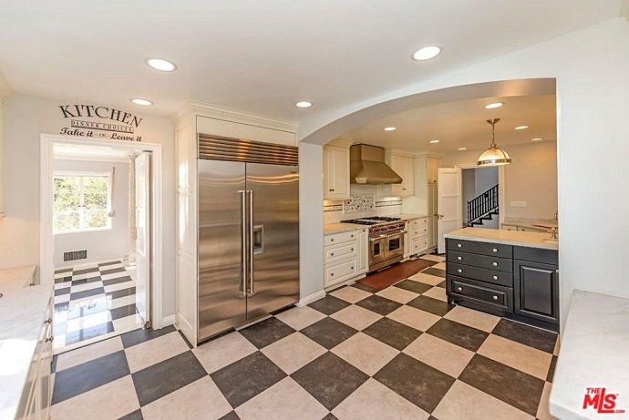 Whoopi Goldberg vende su casa en Los Ángeles por más de 7 millones de euros - Fotocasa Life - Casas de famosos, famosos - Curiosidades - Whoopi Goldberg vende su casa de lujo en Los Ángeles. Cuesta 7 millones de euros y fue construida en 1933, con detalles Art Deco.