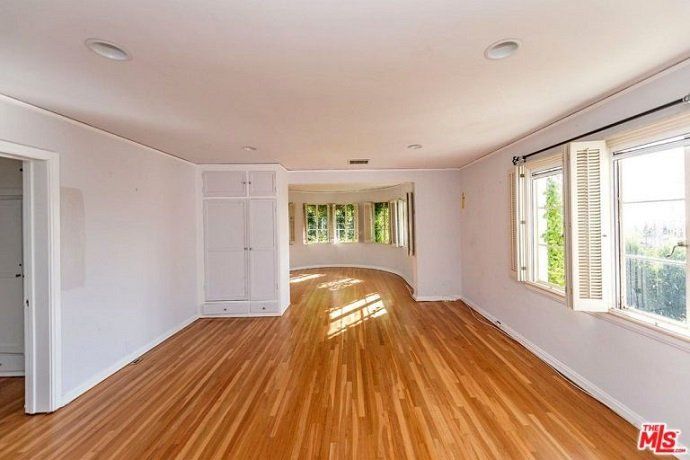 Whoopi Goldberg vende su casa en Los Ángeles por más de 7 millones de euros - Fotocasa Life - Casas de famosos, famosos - Curiosidades - Whoopi Goldberg vende su casa de lujo en Los Ángeles. Cuesta 7 millones de euros y fue construida en 1933, con detalles Art Deco.