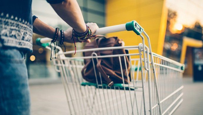 La confianza del consumidor baja ligeramente en enero por la caída de las expectativas