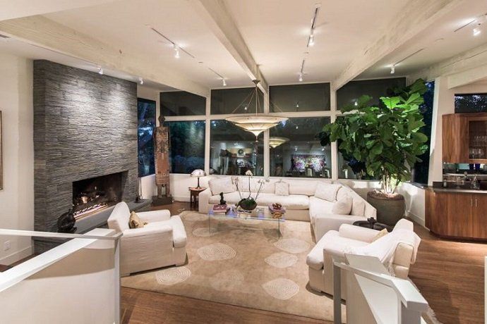 Jane Fonda vende su mansión de Beverly Hills - Fotocasa Life Jane Fonda vende su mansión de Beverly Hills - Fotocasa Life - Casas de famosos, famosos - Curiosidades - La actriz Jane Fonda quiere vender su mansión de Beverly Hills. Esta casa de lujo cuesta más de 8 millones de dólares. Te la mostramos en fotos por dentro.
