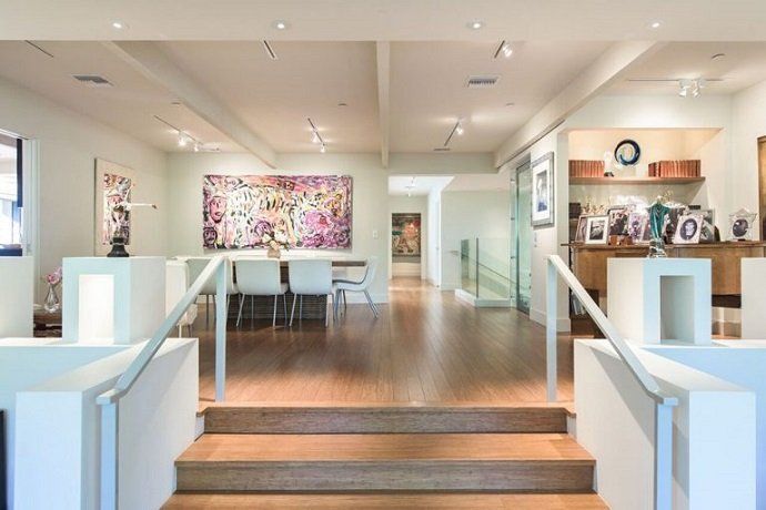Jane Fonda vende su mansión de Beverly Hills - Fotocasa Life Jane Fonda vende su mansión de Beverly Hills - Fotocasa Life - Casas de famosos, famosos - Curiosidades - La actriz Jane Fonda quiere vender su mansión de Beverly Hills. Esta casa de lujo cuesta más de 8 millones de dólares. Te la mostramos en fotos por dentro.