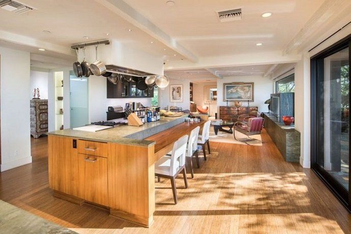Jane Fonda vende su mansión de Beverly Hills - Fotocasa Life Jane Fonda vende su mansión de Beverly Hills - Fotocasa Life - Casas de famosos, famosos - Curiosidades - La actriz Jane Fonda quiere vender su mansión de Beverly Hills. Esta casa de lujo cuesta más de 8 millones de dólares. Te la mostramos en fotos por dentro.
