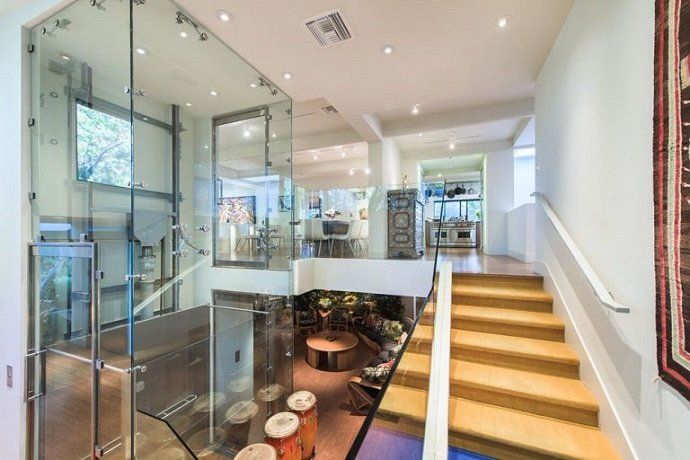 Jane Fonda vende su mansión de Beverly Hills - Fotocasa Life Jane Fonda vende su mansión de Beverly Hills - Fotocasa Life - Casas de famosos, famosos - Curiosidades - La actriz Jane Fonda quiere vender su mansión de Beverly Hills. Esta casa de lujo cuesta más de 8 millones de dólares. Te la mostramos en fotos por dentro.