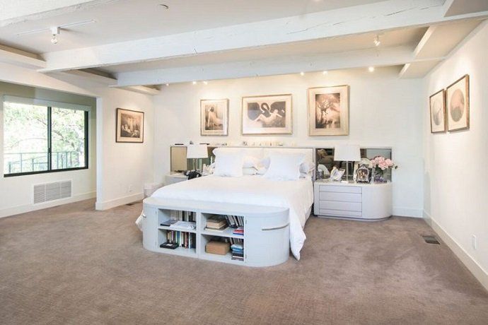 Jane Fonda vende su mansión de Beverly Hills - Fotocasa Life Jane Fonda vende su mansión de Beverly Hills - Fotocasa Life - Casas de famosos, famosos - Curiosidades - La actriz Jane Fonda quiere vender su mansión de Beverly Hills. Esta casa de lujo cuesta más de 8 millones de dólares. Te la mostramos en fotos por dentro.