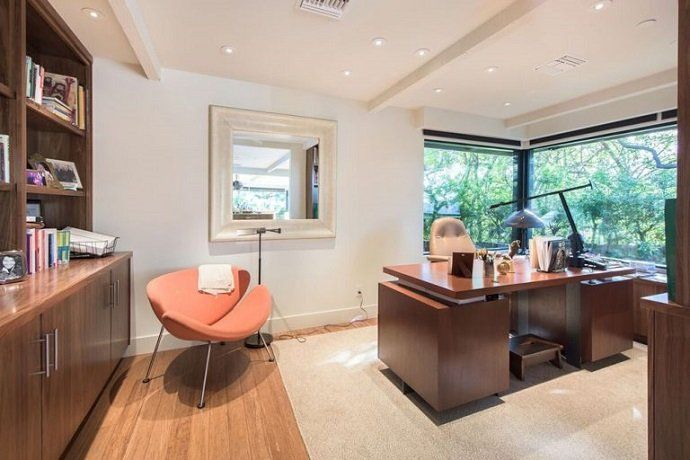 Jane Fonda vende su mansión de Beverly Hills - Fotocasa Life Jane Fonda vende su mansión de Beverly Hills - Fotocasa Life - Casas de famosos, famosos - Curiosidades - La actriz Jane Fonda quiere vender su mansión de Beverly Hills. Esta casa de lujo cuesta más de 8 millones de dólares. Te la mostramos en fotos por dentro.