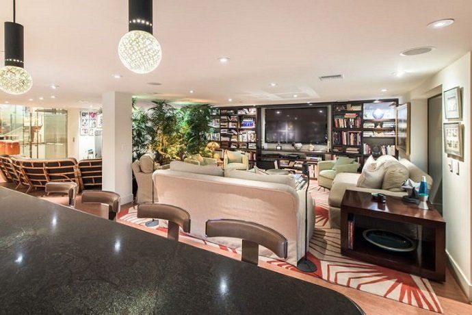 Jane Fonda vende su mansión de Beverly Hills - Fotocasa Life Jane Fonda vende su mansión de Beverly Hills - Fotocasa Life - Casas de famosos, famosos - Curiosidades - La actriz Jane Fonda quiere vender su mansión de Beverly Hills. Esta casa de lujo cuesta más de 8 millones de dólares. Te la mostramos en fotos por dentro.