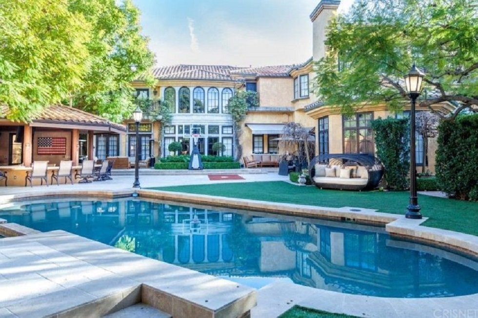 La casa que Charlie Sheen vende en Beverly Hills - Fotocasa Life - Casas de famosos, famosos - Curiosidades - Esta es la casa que Charlie Sheen quiere vender en Beverly Hills. Así es por dentro la mansión del ex protagonista de Dos hombres y medio.