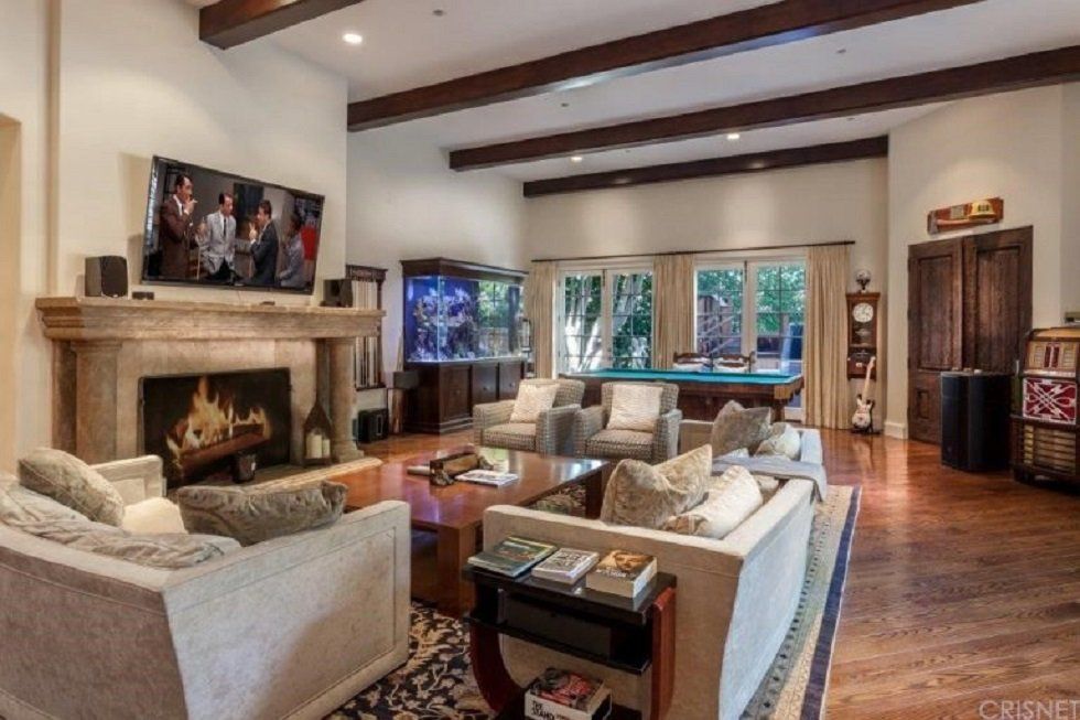 La casa que Charlie Sheen vende en Beverly Hills - Fotocasa Life - Casas de famosos, famosos - Curiosidades - Esta es la casa que Charlie Sheen quiere vender en Beverly Hills. Así es por dentro la mansión del ex protagonista de Dos hombres y medio.