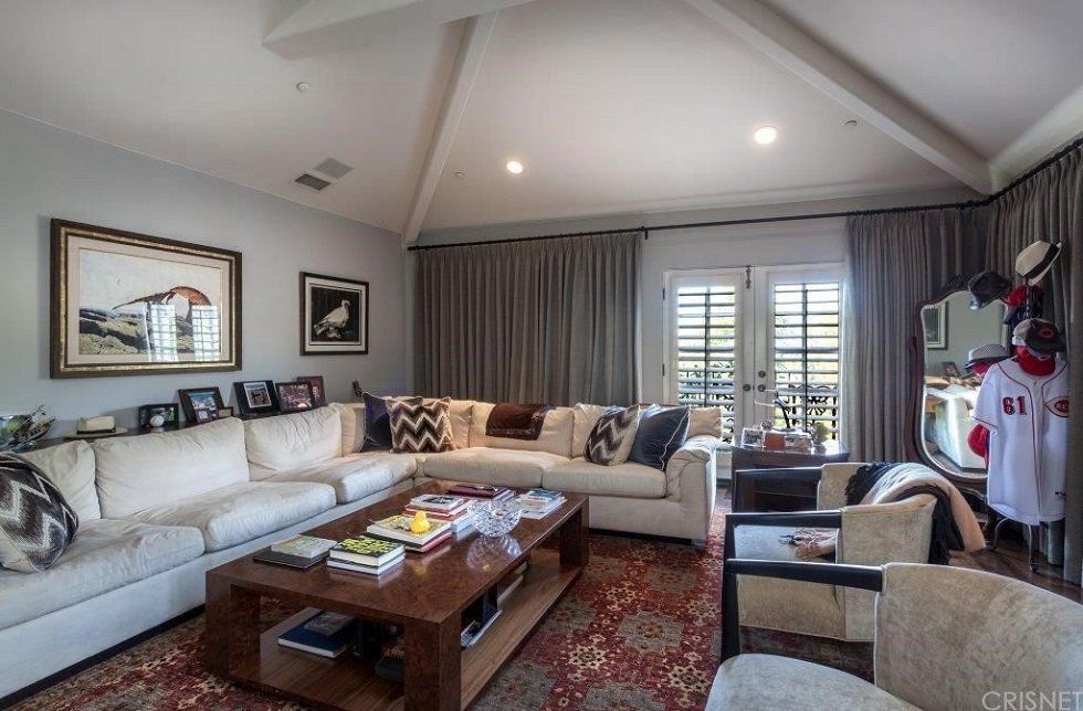 La casa que Charlie Sheen vende en Beverly Hills - Fotocasa Life - Casas de famosos, famosos - Curiosidades - Esta es la casa que Charlie Sheen quiere vender en Beverly Hills. Así es por dentro la mansión del ex protagonista de Dos hombres y medio.