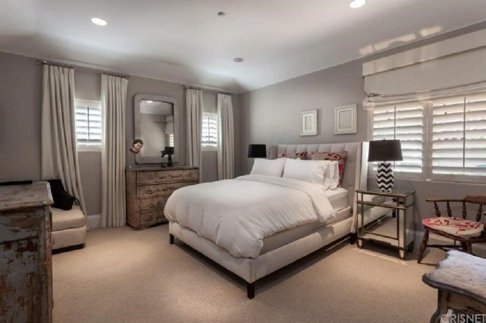 La casa que Charlie Sheen vende en Beverly Hills - Fotocasa Life - Casas de famosos, famosos - Curiosidades - Esta es la casa que Charlie Sheen quiere vender en Beverly Hills. Así es por dentro la mansión del ex protagonista de Dos hombres y medio.