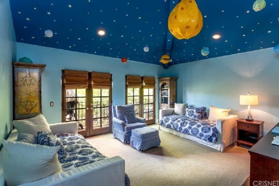 La casa que Charlie Sheen vende en Beverly Hills - Fotocasa Life - Casas de famosos, famosos - Curiosidades - Esta es la casa que Charlie Sheen quiere vender en Beverly Hills. Así es por dentro la mansión del ex protagonista de Dos hombres y medio.