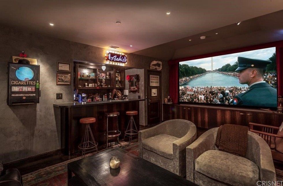 La casa que Charlie Sheen vende en Beverly Hills - Fotocasa Life - Casas de famosos, famosos - Curiosidades - Esta es la casa que Charlie Sheen quiere vender en Beverly Hills. Así es por dentro la mansión del ex protagonista de Dos hombres y medio.