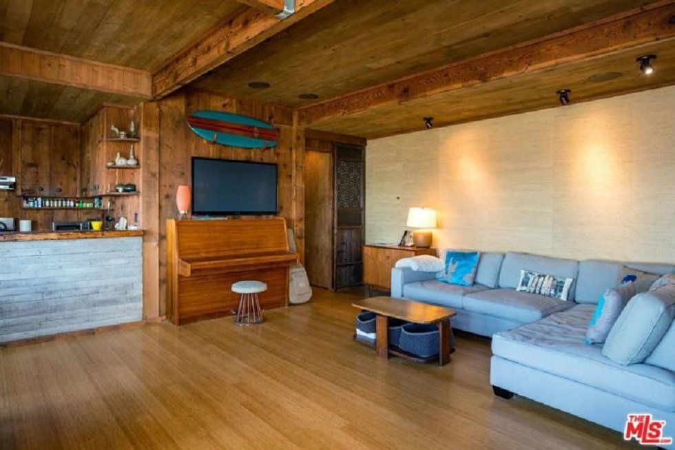 Edward Norton vende su casita en Malibú - Fotocasa Life - Casas de famosos, famosos - Curiosidades - Edward Norton vende una de sus casas. Esta se encuentra ubicada junto al mar, en Malibú, y cuesta un poco más de 4 millones de euros.