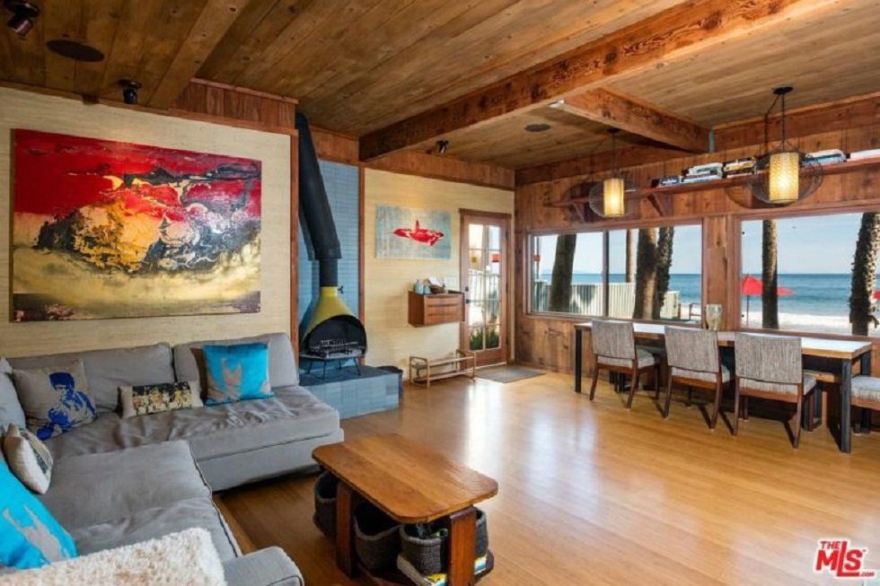 Edward Norton vende su casita en Malibú - Fotocasa Life - Casas de famosos, famosos - Curiosidades - Edward Norton vende una de sus casas. Esta se encuentra ubicada junto al mar, en Malibú, y cuesta un poco más de 4 millones de euros.