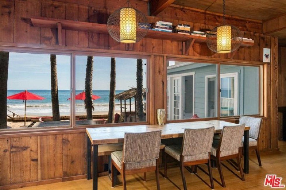 Edward Norton vende su casita en Malibú - Fotocasa Life - Casas de famosos, famosos - Curiosidades - Edward Norton vende una de sus casas. Esta se encuentra ubicada junto al mar, en Malibú, y cuesta un poco más de 4 millones de euros.