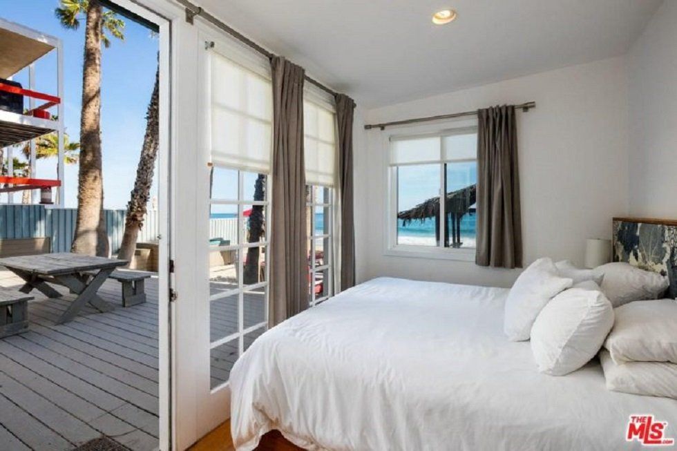Edward Norton vende su casita en Malibú - Fotocasa Life - Casas de famosos, famosos - Curiosidades - Edward Norton vende una de sus casas. Esta se encuentra ubicada junto al mar, en Malibú, y cuesta un poco más de 4 millones de euros.