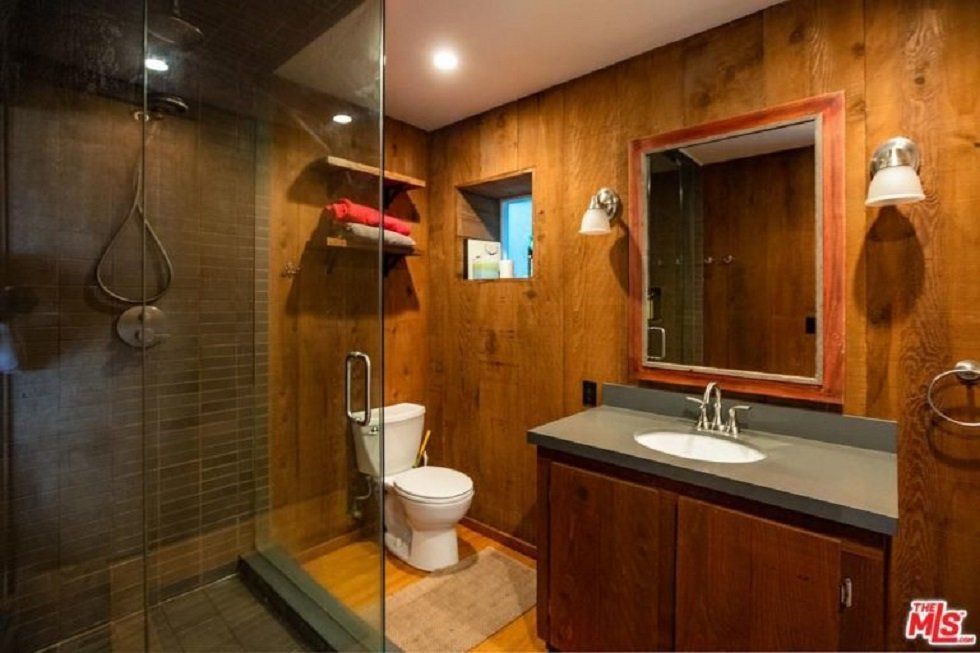 Edward Norton vende su casita en Malibú - Fotocasa Life - Casas de famosos, famosos - Curiosidades - Edward Norton vende una de sus casas. Esta se encuentra ubicada junto al mar, en Malibú, y cuesta un poco más de 4 millones de euros.