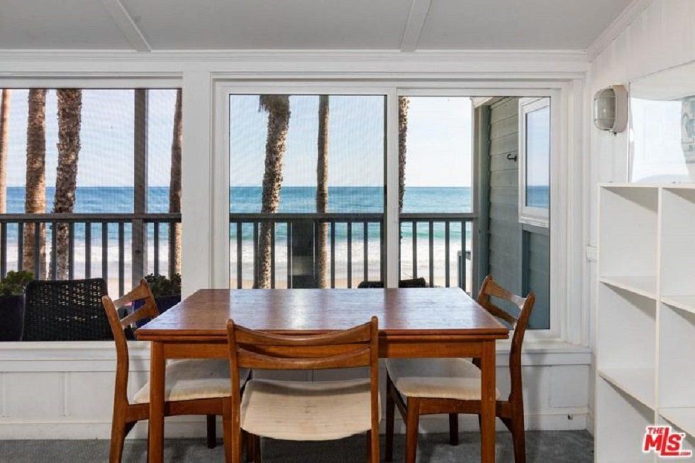 Edward Norton vende su casita en Malibú - Fotocasa Life - Casas de famosos, famosos - Curiosidades - Edward Norton vende una de sus casas. Esta se encuentra ubicada junto al mar, en Malibú, y cuesta un poco más de 4 millones de euros.