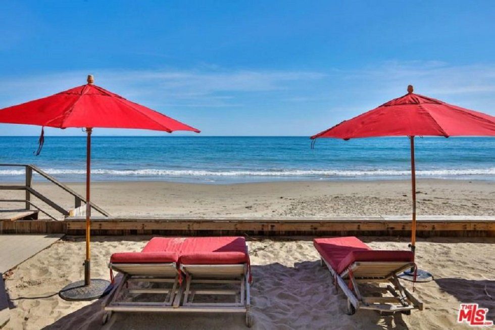 Edward Norton vende su casita en Malibú - Fotocasa Life - Casas de famosos, famosos - Curiosidades - Edward Norton vende una de sus casas. Esta se encuentra ubicada junto al mar, en Malibú, y cuesta un poco más de 4 millones de euros.