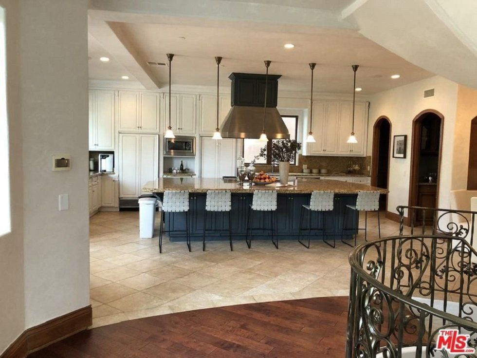 Esta es la casa que vende Eva Longoria en Hollywood Hills - Fotocasa Life Esta es la casa que vende Eva Longoria en Hollywood Hills - Fotocasa Life - Casas de famosos, famosos - Curiosidades - Eva Longoria quiere vender su casa en Hollywood Hills. Ahora puedes ver cómo es por dentro esta mansión de lujo en una buena colección de imágenes.