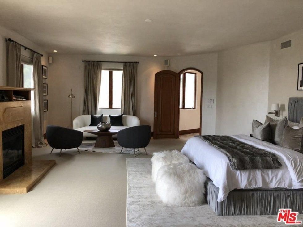 Esta es la casa que vende Eva Longoria en Hollywood Hills - Fotocasa Life Esta es la casa que vende Eva Longoria en Hollywood Hills - Fotocasa Life - Casas de famosos, famosos - Curiosidades - Eva Longoria quiere vender su casa en Hollywood Hills. Ahora puedes ver cómo es por dentro esta mansión de lujo en una buena colección de imágenes.