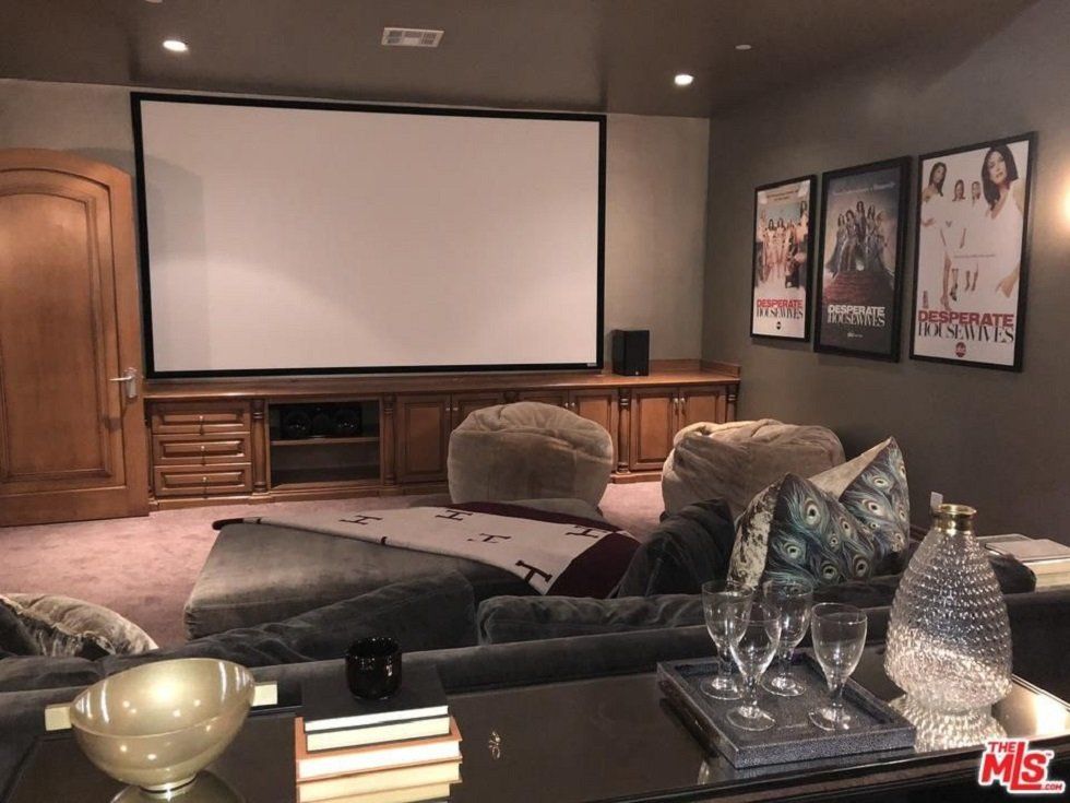 Esta es la casa que vende Eva Longoria en Hollywood Hills - Fotocasa Life Esta es la casa que vende Eva Longoria en Hollywood Hills - Fotocasa Life - Casas de famosos, famosos - Curiosidades - Eva Longoria quiere vender su casa en Hollywood Hills. Ahora puedes ver cómo es por dentro esta mansión de lujo en una buena colección de imágenes.