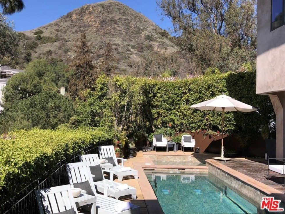 Esta es la casa que vende Eva Longoria en Hollywood Hills - Fotocasa Life Esta es la casa que vende Eva Longoria en Hollywood Hills - Fotocasa Life - Casas de famosos, famosos - Curiosidades - Eva Longoria quiere vender su casa en Hollywood Hills. Ahora puedes ver cómo es por dentro esta mansión de lujo en una buena colección de imágenes.