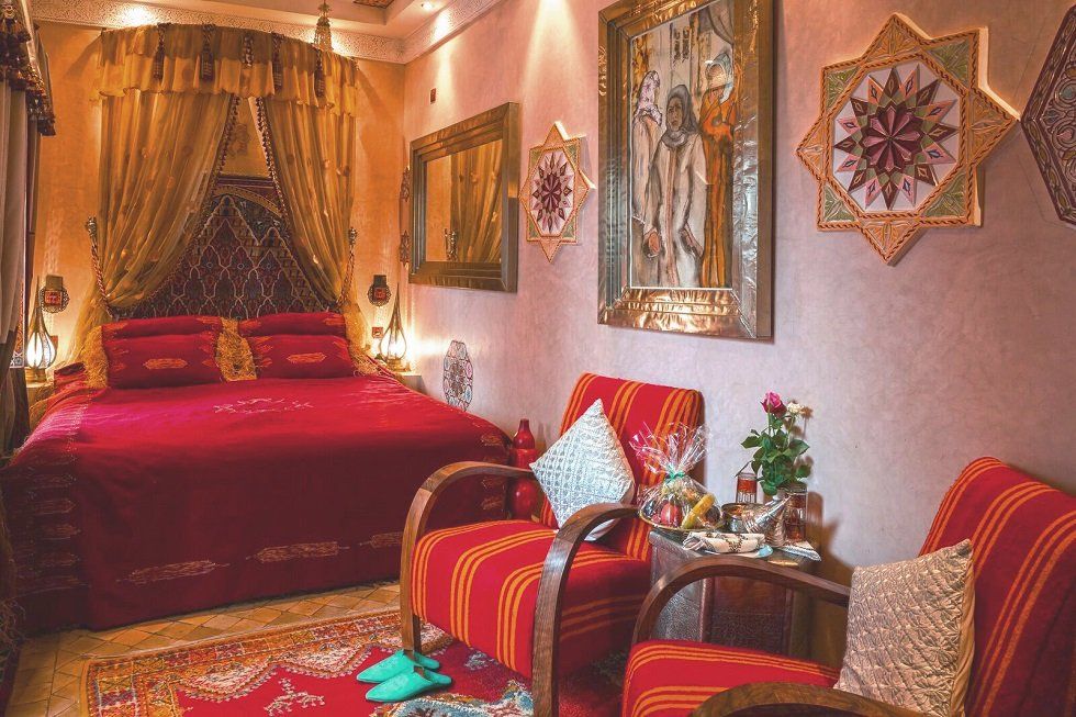 Estas son las tendencias de decoración que más gustan a los viajeros de todo el mundo - Fotocasa Life Estas son las tendencias de decoración que más gustan a los viajeros de todo el mundo - Fotocasa Life - Decoración casas verano, Decorar una vivienda - Decoración - Otras tendencias de decoración que tienen éxito entre viajeros de todo el mundo son: vintage parisino (decoración pomposa con bonitas piezas antiguas), chalet alpino (que remite a los bosques alpinos y las montañas nevadas) e inspiración árabe (diseño colorido en telas y texturas).